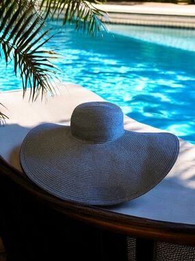 Black Oversized Sun Hat by Saint Martin